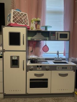 Toddler kitchen set