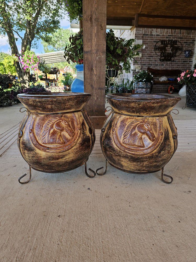 Horse Clay Pots, Planters, Plants. Pottery $65 cada una. First come first serve.