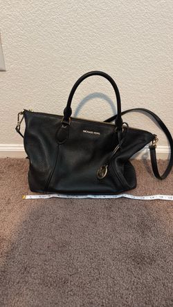 Black leather Michael Kors purse