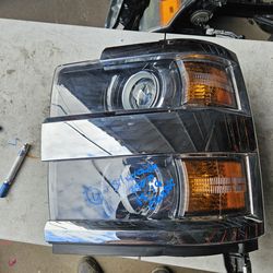 Chevy Silverado 2500 left Headlight oem