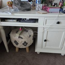 DESK WHITE GOOD CONDITIONS 