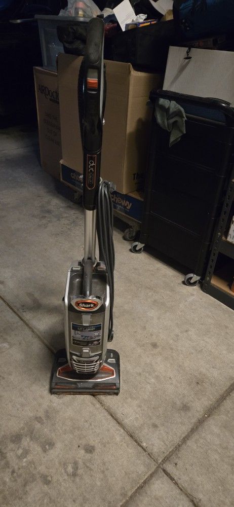 Shark Duo Clean Power Lift Away Vacuum Cleaner