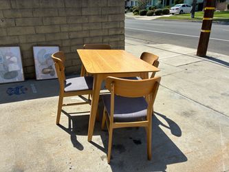 Mid-Century Modern Dining Table and 4 Chairs