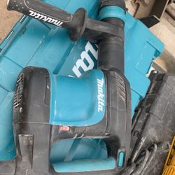 Makita Hammer 