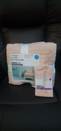 Microfiber quilt and matching pillowcases