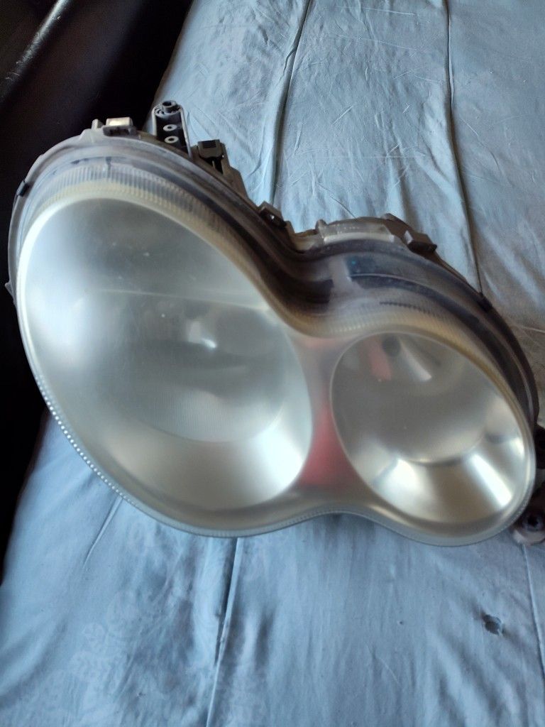 Mercedes Benz C230 Headlights With Bulbs