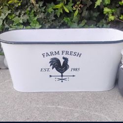 White Metal Pale Rooster