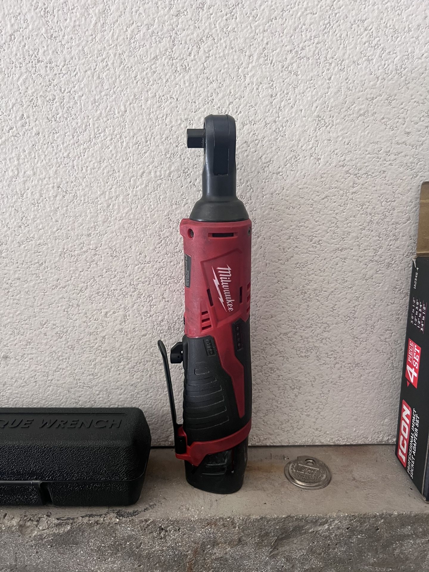milwaukee 3/8 ratchet w/ 2.0aH battery