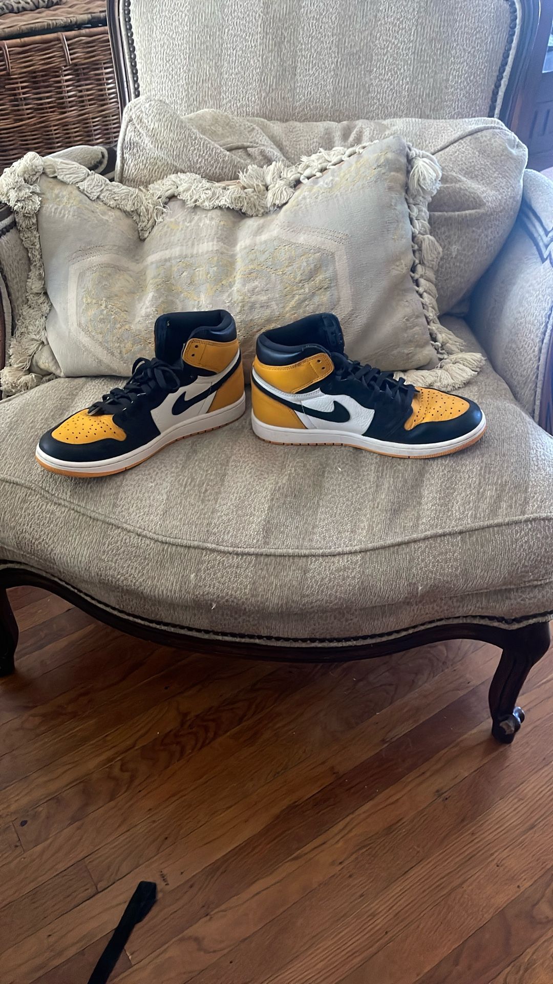 Retro Jordan 1 Yellow Toes, Size 10