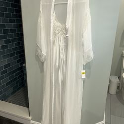 White Nightgown And Robe 