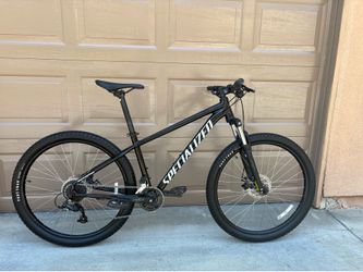 Brand New Specialized Rockhopper Mountain Bike – Black/White