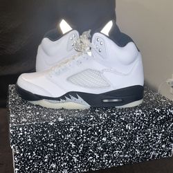 Air Jordan 5 Retro (Size 7) White Black