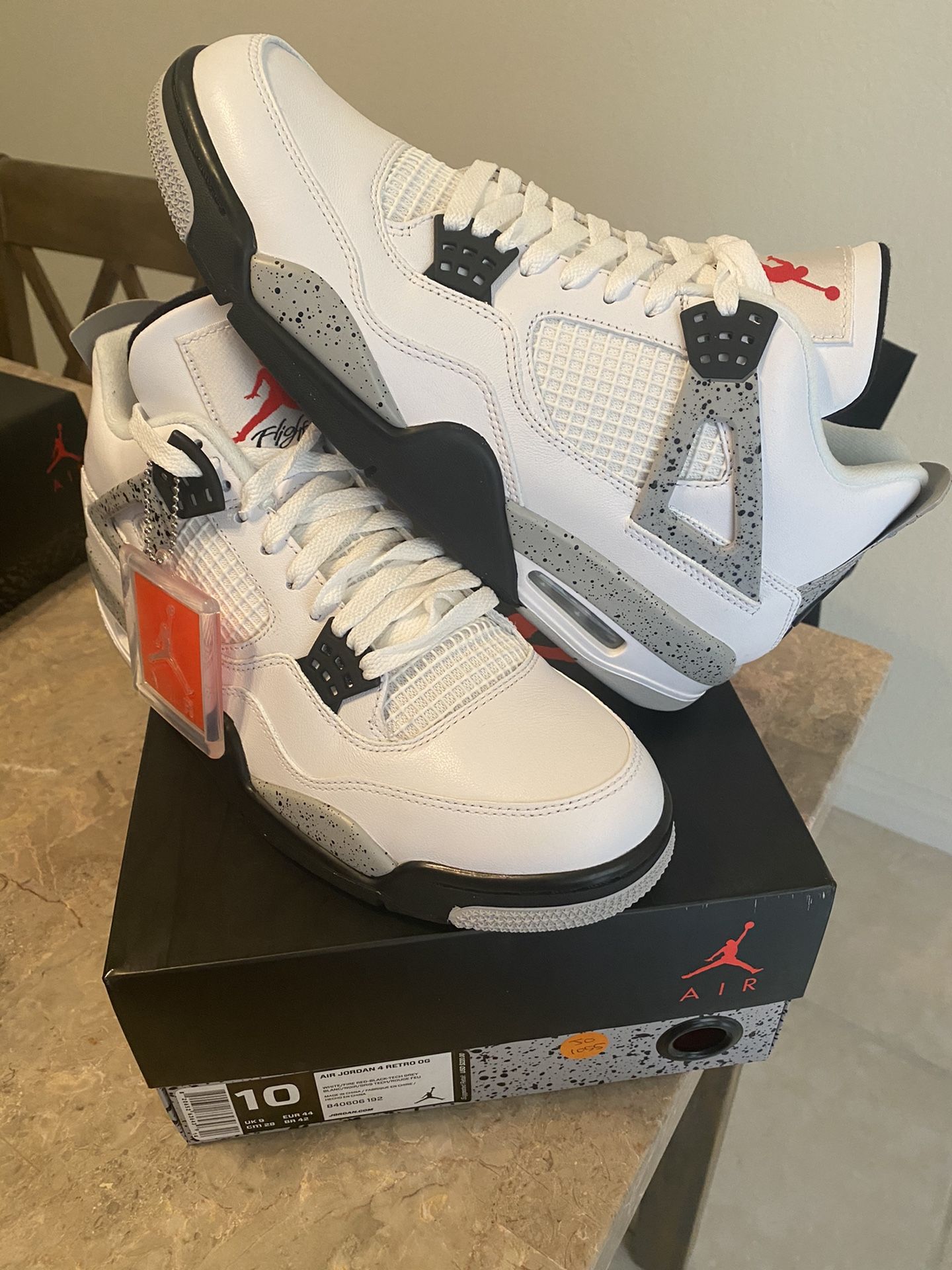 Air jordan 4 White cement Nike Air NEW DS size 10 100% authentic