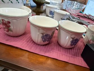 Bowls and 6 tea cups