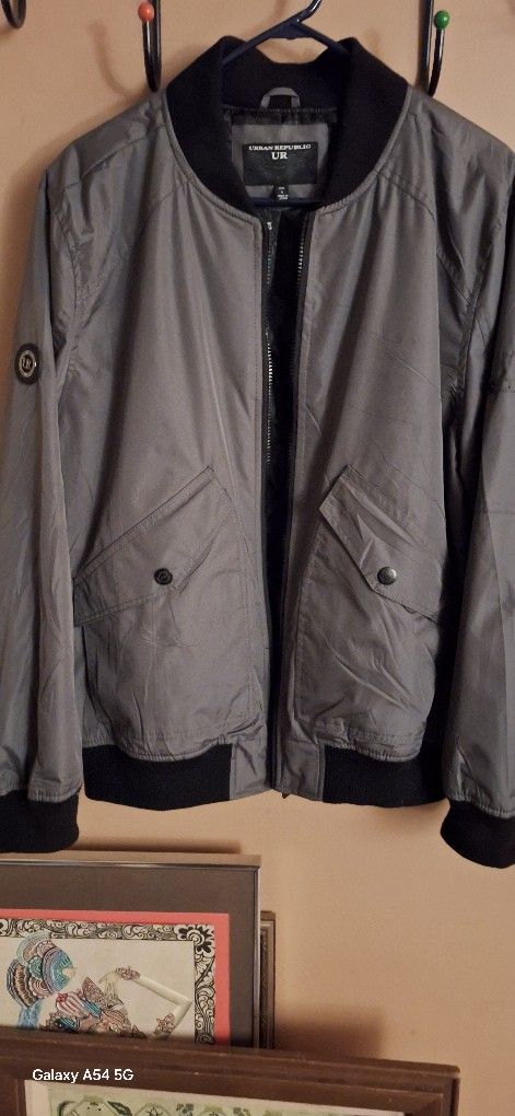 Urban Republic Mens Cloud Ballistic bomber jacket Gray size large $50
