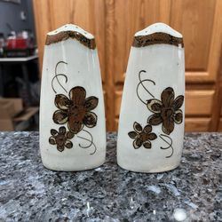 Vintage Mexico Signed Floral Painted Design Pair Of Salt And Pepper Shakers. Preowned
