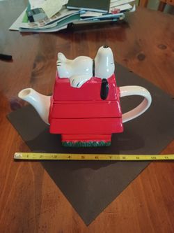 Vtg Snoopy/Doghouse Teapot