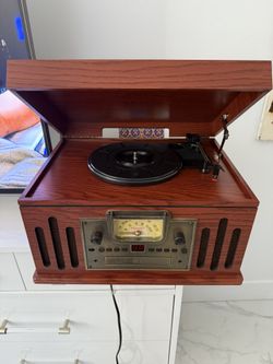 Crosley Musician Entertainment Center/ Record Vinyl Player
