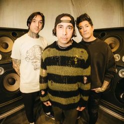 2 Tickets to PTV with Singing With Sirens