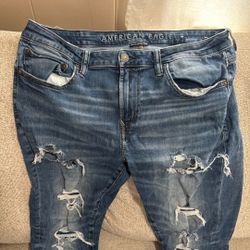 Men Ripped Jeans American Eagle  Used 34 X 34