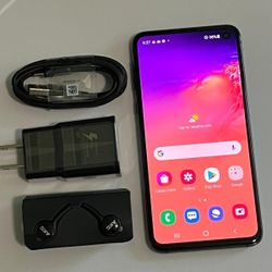 Samsung Galaxy S10e , Unlocked  for all Company Carrier ,  Excellent Condition Like New 