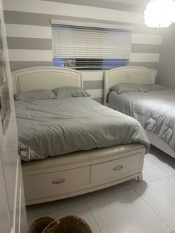 2 Full Size White Beds