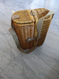 Vintage Wicker Wine Picnic Basket with Carrying Strap