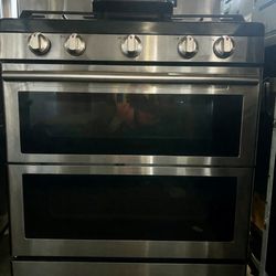 Samsung Stainless Steel Gas Range – 5 Burners – Large Oven – Powerful 18K BTU – Clean & Works Perfec