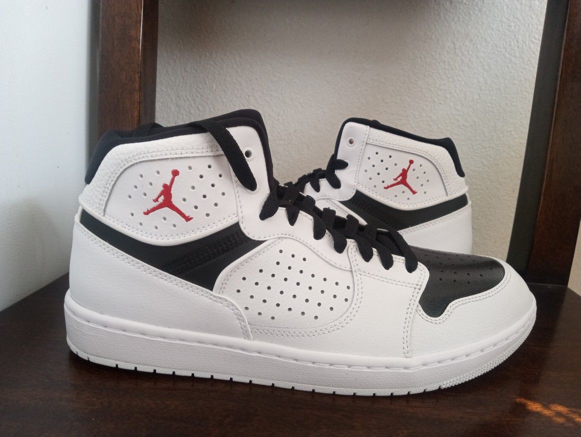 New Size 10 Mens $60