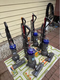5 Dyson vaccum for repair o parts