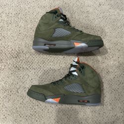 Jordan 5 Retro Army Olive/Solar Orange 10.5 men’s 