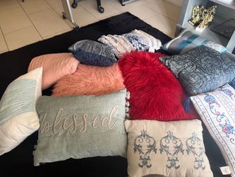 Mixed Decorative Throw Pillow Lot