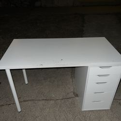 Nail Desk