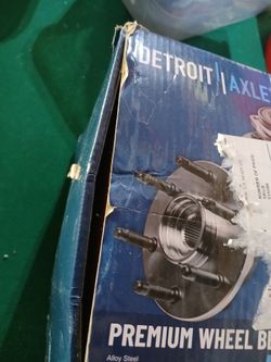 Detroit Axle Wheel Hub & Assembly