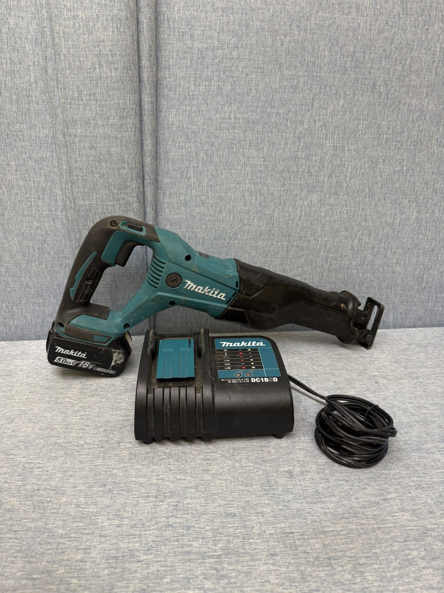 Makita Reciprocating Saw W 5.0ah & Charger