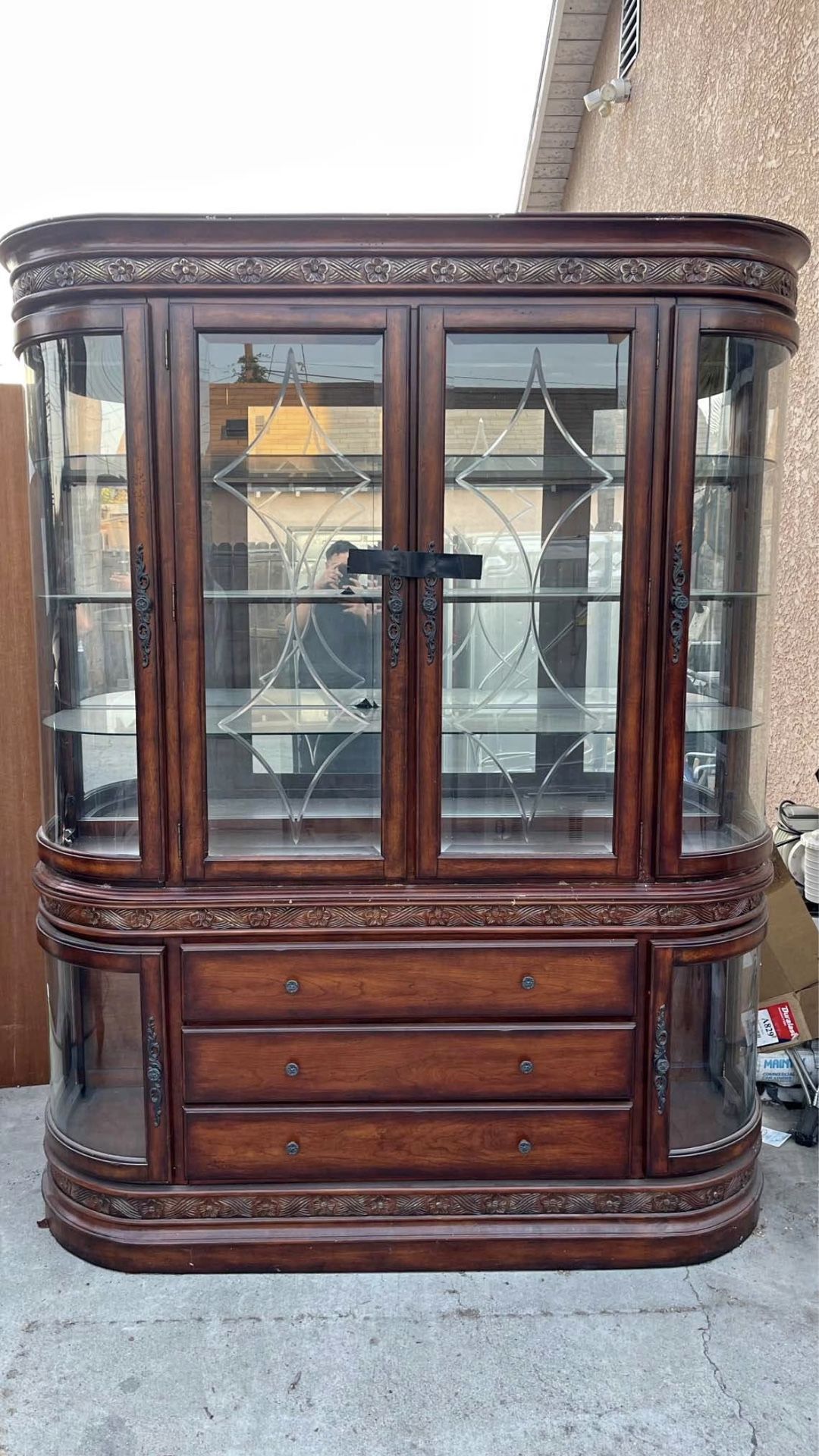 China Cabinet Free Delivery Chinero