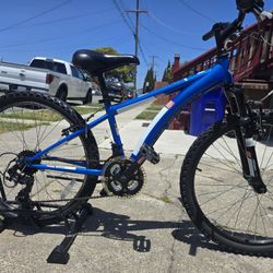 Diamondback Mountain Bike 24
Great Condition Ready to Ride 