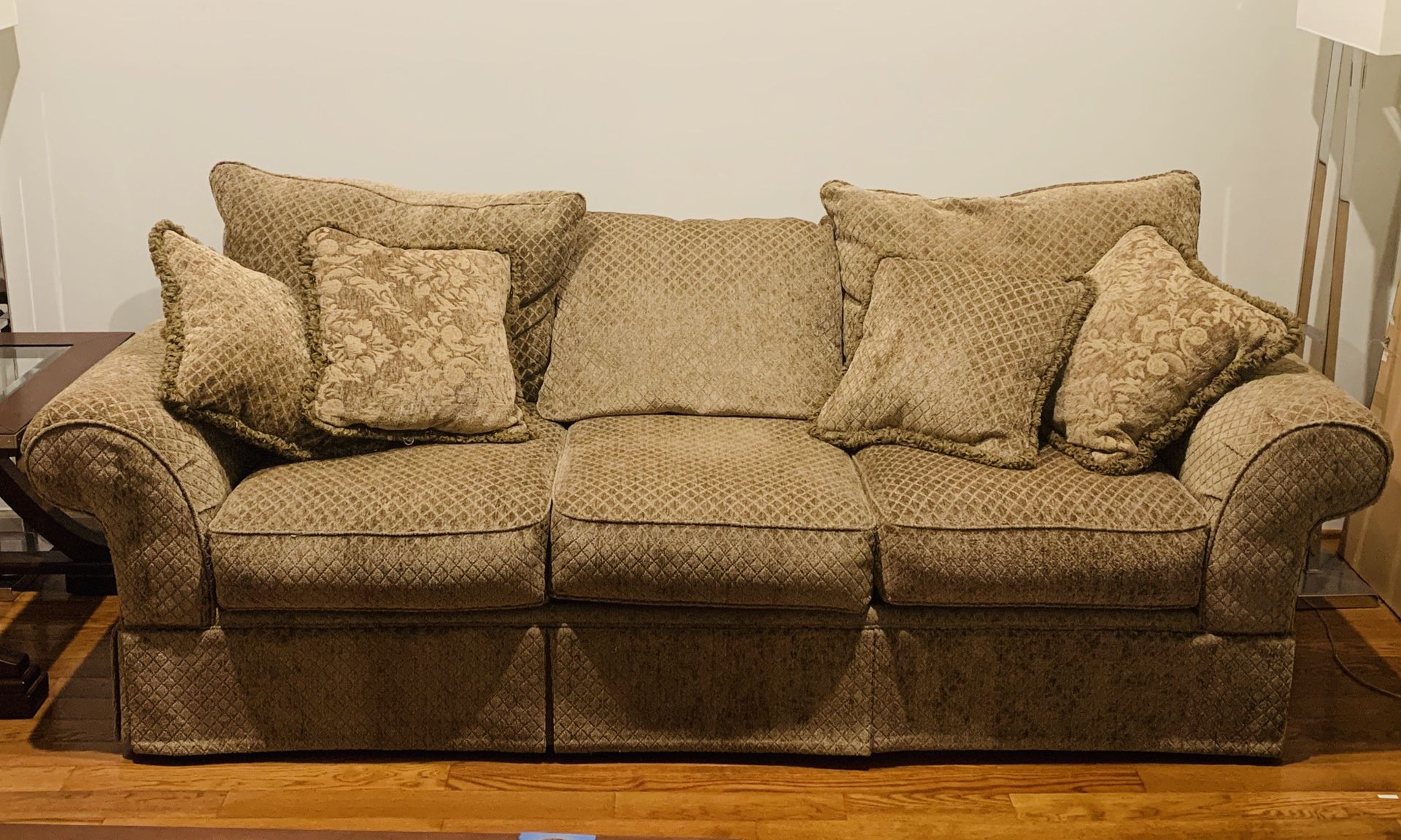 Very nice Ashley Couch in excellent condition! Home & Garden