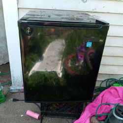 Newer Model Mini Fridge Very Clean