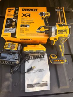 Dewalt XR 1/4" / po / pulg 3-SPEED HIGH TORQUE IMPACT DRIVER KIT