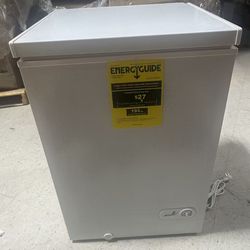 5.0 Cu ft Chest Freezer,Deep Freezer with Top Open Door and Removable Storage Basket,White $ 140 