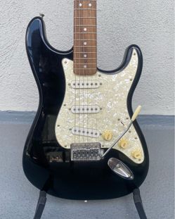 AVAILABLE Black Fender Squier Affinity Strat - Read the details BEFORE you message me, please!