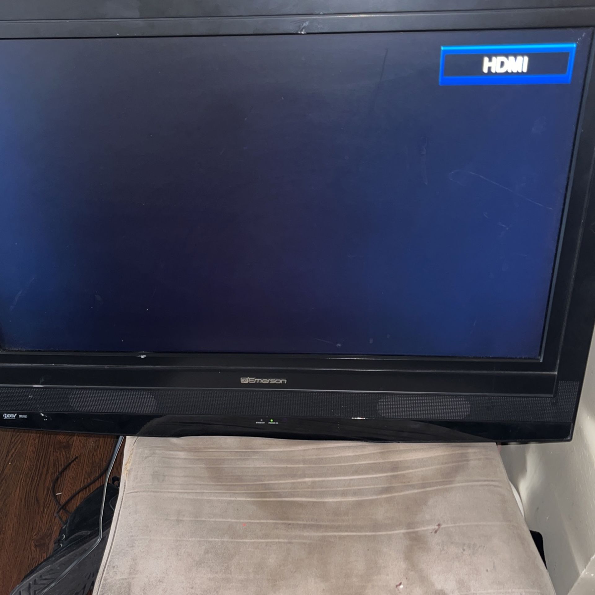 32” Emerson Tv