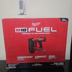 MILWAUKEE M18 FUEL FINISH NAIL GUN 16GA