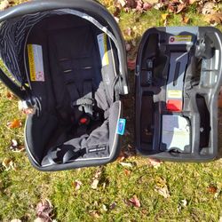 Baby Carrier/ Car seat For Infant, Like New, By Graco