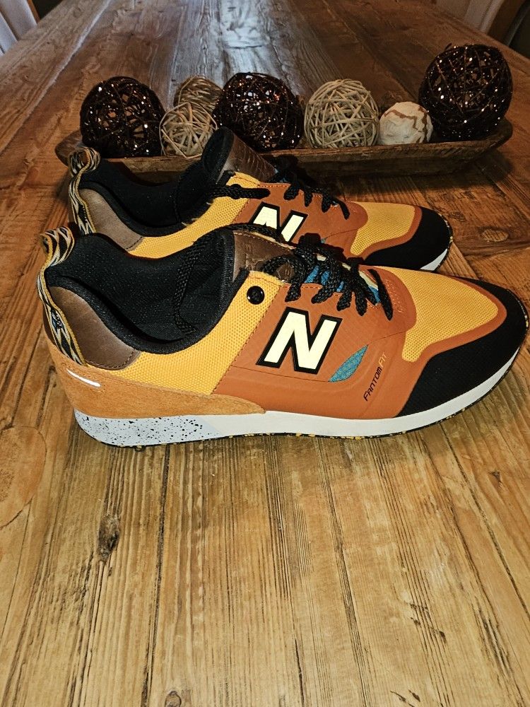 VERY NICE NEW BALANCE TRAILBUSTER SHOES (NEW NO BOX