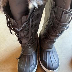Snow Boots Size 8