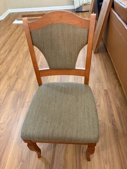 6 Beautiful comfortable dining room chairs!
