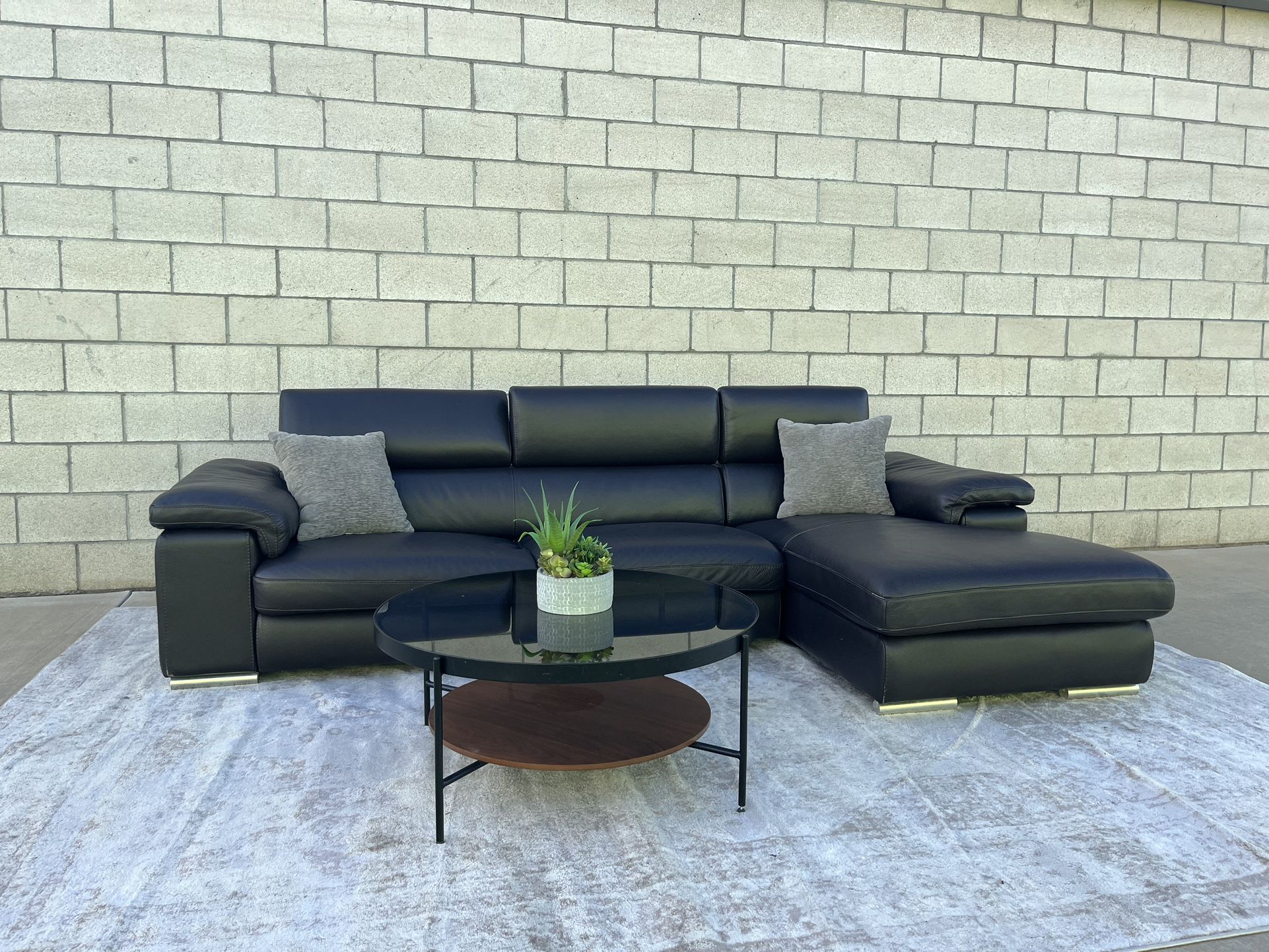 *Free Delivery* Modern Sectional Couch Sofa