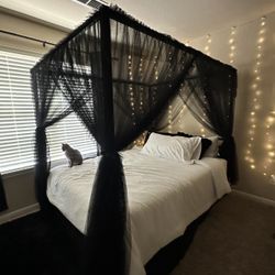 Queen Canopy Bed 